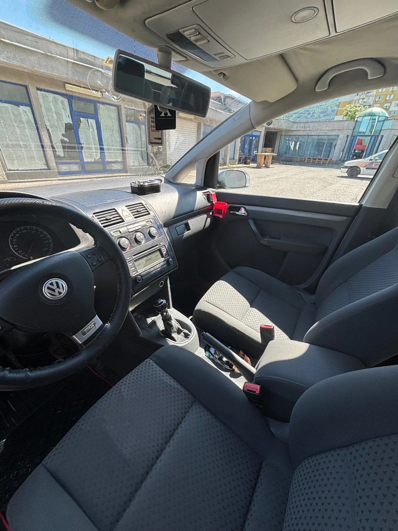 VW Touran 2.0, снимка 5 - Автомобили и джипове - 54595394