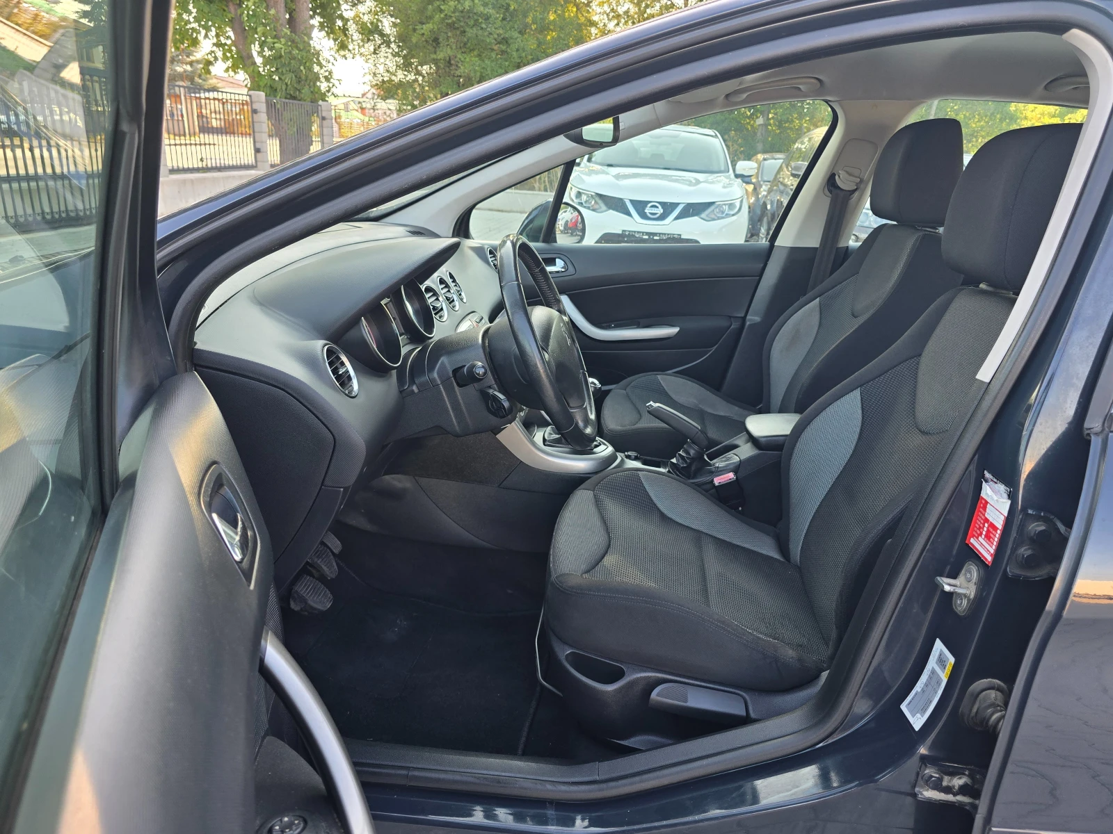 Peugeot 308 1.6HDI, 92к.с., 12.2012г., снимка 9 - Автомобили и джипове - 55524389
