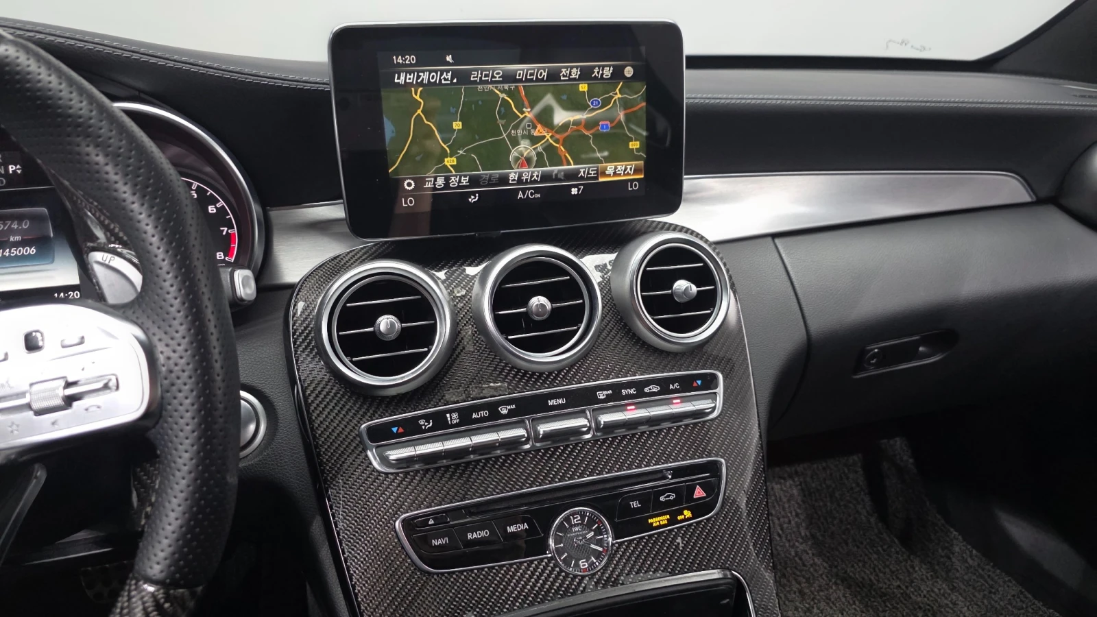 Mercedes-Benz C 63 AMG 4.0 V8 Biturbo, снимка 13 - Автомобили и джипове - 56104468