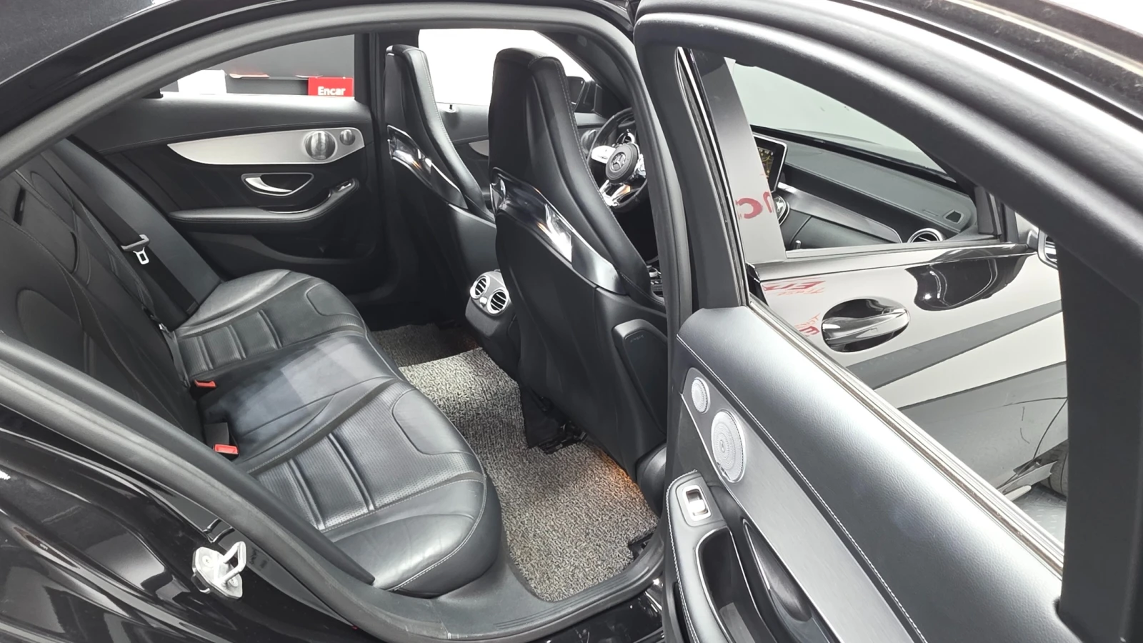 Mercedes-Benz C 63 AMG 4.0 V8 Biturbo, снимка 11 - Автомобили и джипове - 56104468