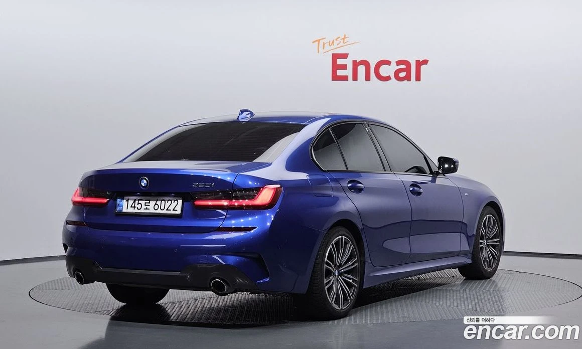 BMW 320 320i M Sport, снимка 2 - Автомобили и джипове - 56156679