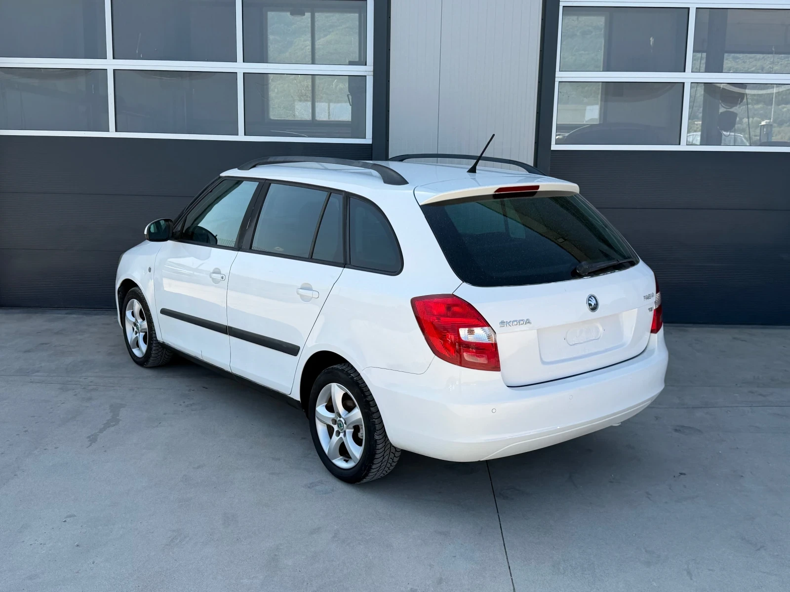 Skoda Fabia, снимка 5 - Автомобили и джипове - 56358677