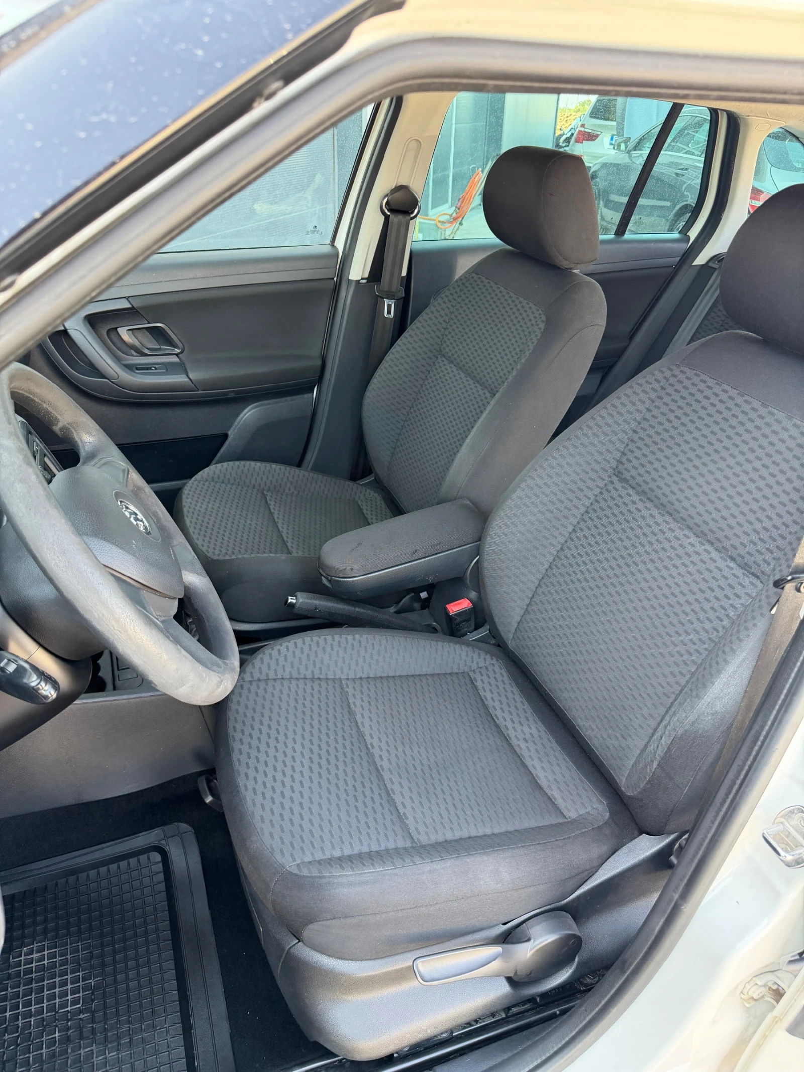 Skoda Fabia, снимка 8 - Автомобили и джипове - 56358677