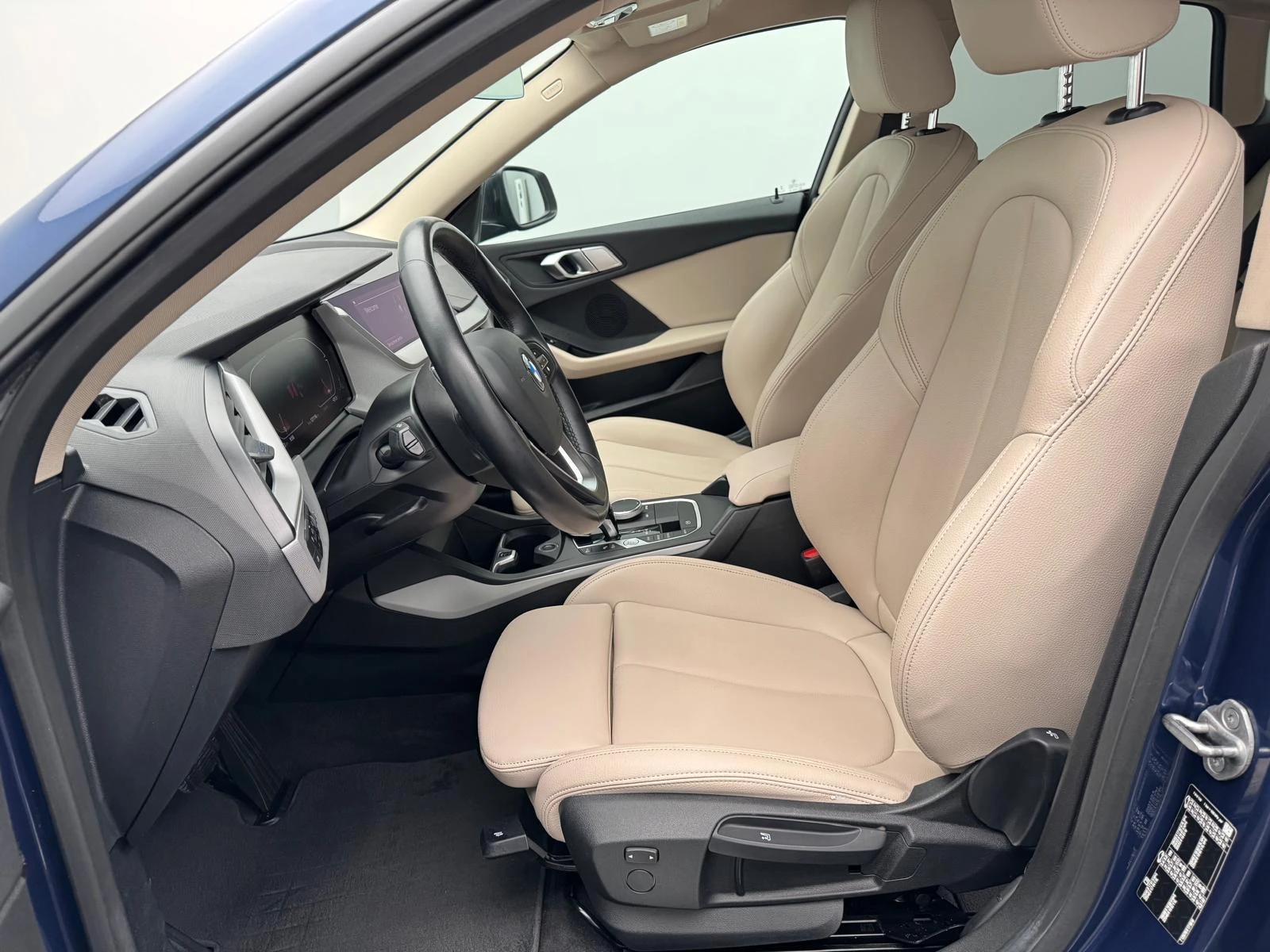 BMW 216 d Gran Coupe, снимка 8 - Автомобили и джипове - 56364959