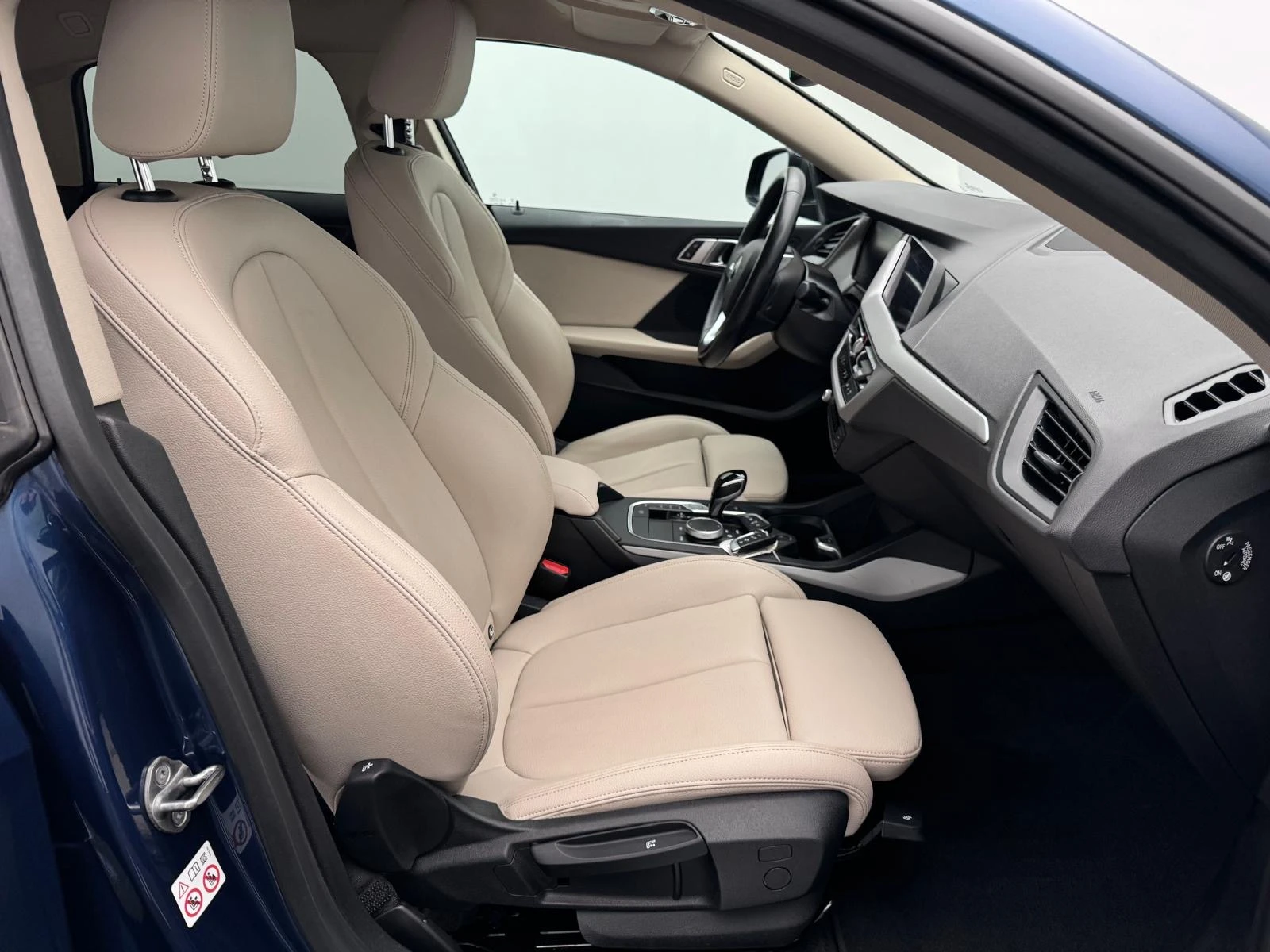 BMW 216 d Gran Coupe, снимка 9 - Автомобили и джипове - 56364959