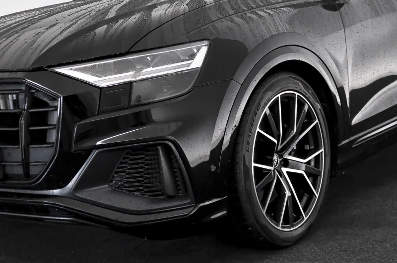 Audi SQ8 TFSI/ BLACK OPTIC/ S-SEATS/ LED/ CAMERA/ 22/ LIFT/, снимка 2 - Автомобили и джипове - 47688708