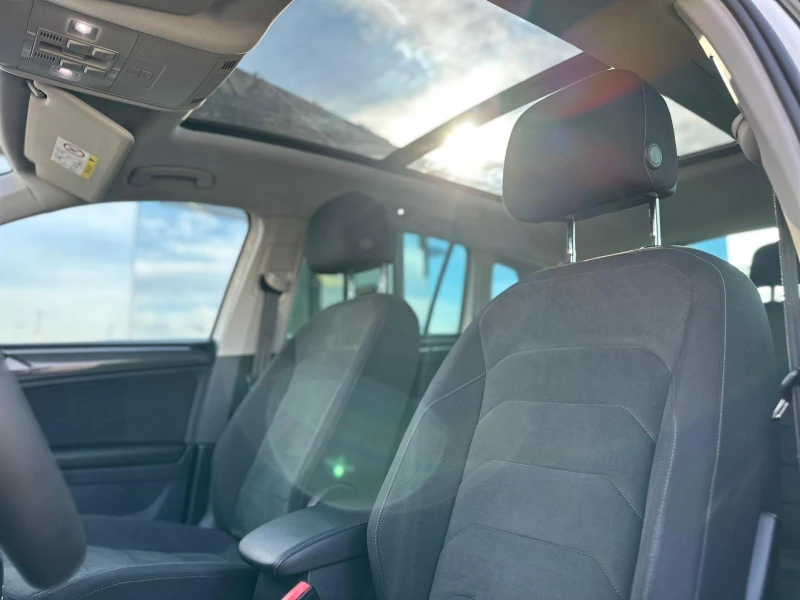 VW Tiguan / 2.0 TDI / PANORAMA / FULL LED / DIGITAL / TOP /, снимка 10 - Автомобили и джипове - 52890148