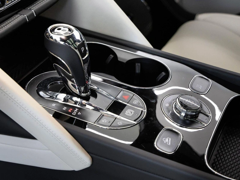 Bentley Bentayga SPEED/NEW MODEL/NAIM/PANO/CERAMIC/HEAD UP/360/, снимка 12 - Автомобили и джипове - 53084553