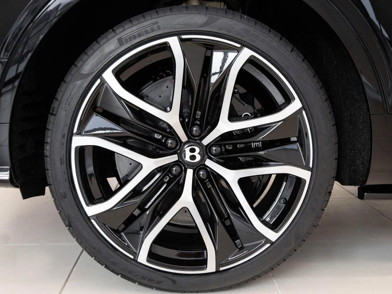 Bentley Bentayga SPEED/NEW MODEL/NAIM/PANO/CERAMIC/HEAD UP/360/, снимка 4 - Автомобили и джипове - 53084553