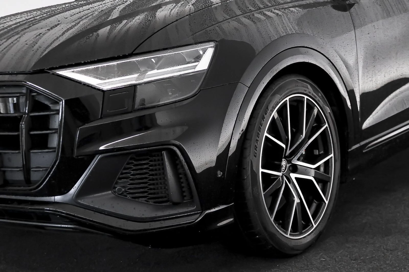 Audi SQ8 TFSI/ BLACK OPTIC/ S-SEATS/ LED/ CAMERA/ 22/ LIFT/ - изображение 2