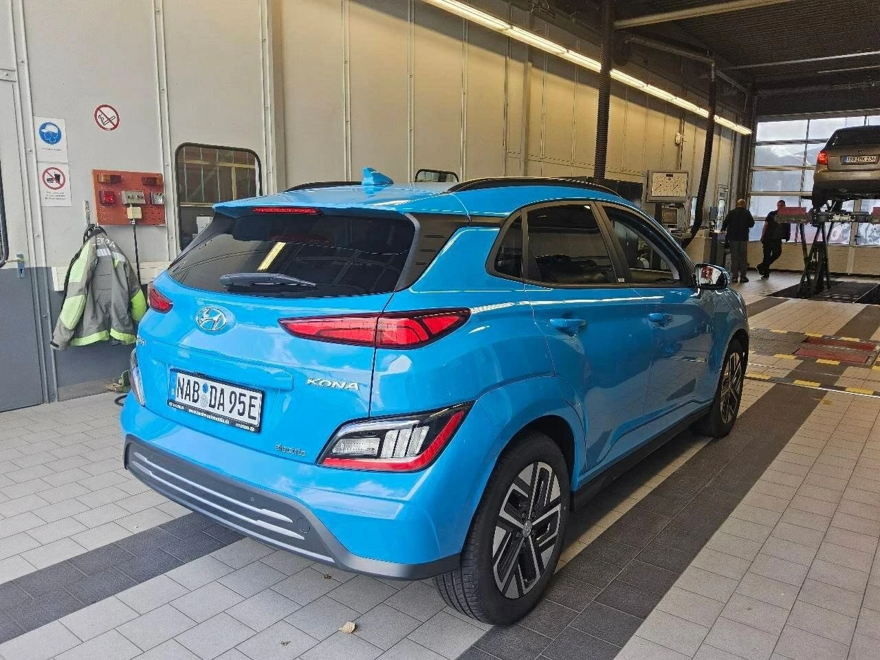 Hyundai Kona 64KWh/FACE/ГАРАНЦИЯ/TREND/BLUELINK/SOH100% - изображение 2