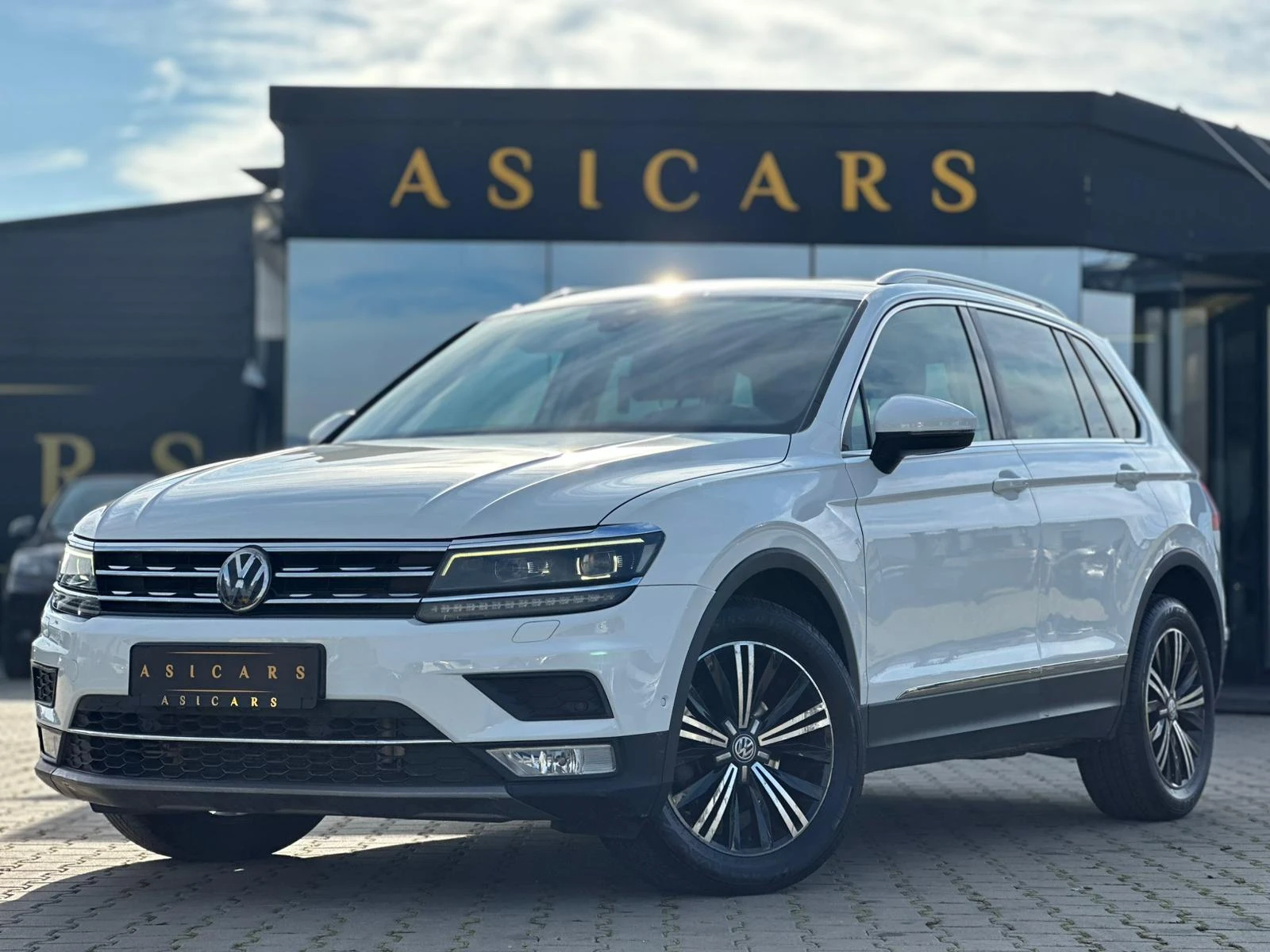 VW Tiguan / 2.0 TDI / PANORAMA / FULL LED / DIGITAL / TOP / | Mobile.bg � ����������� 1