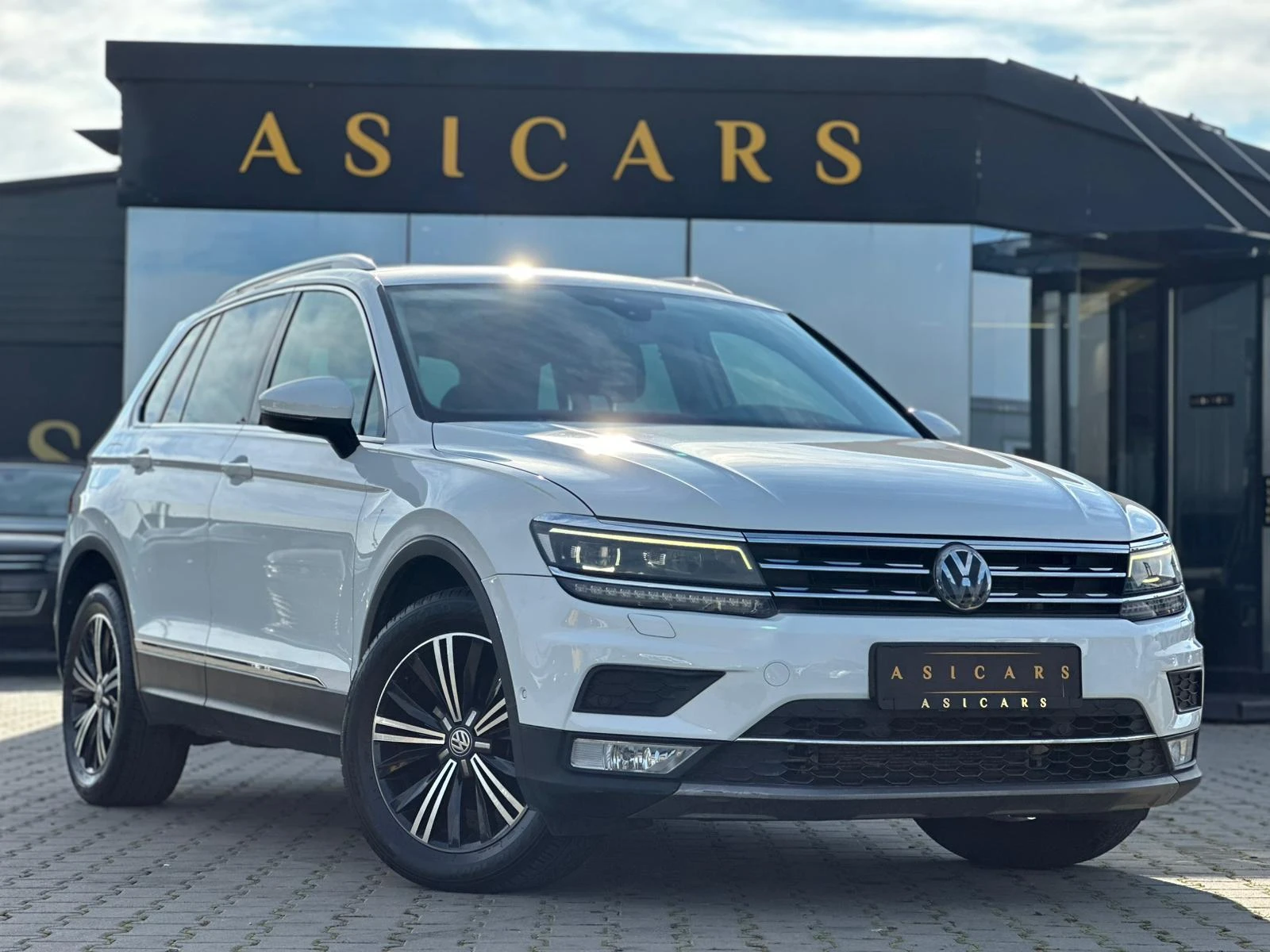 VW Tiguan / 2.0 TDI / PANORAMA / FULL LED / DIGITAL / TOP / | Mobile.bg � ����������� 7