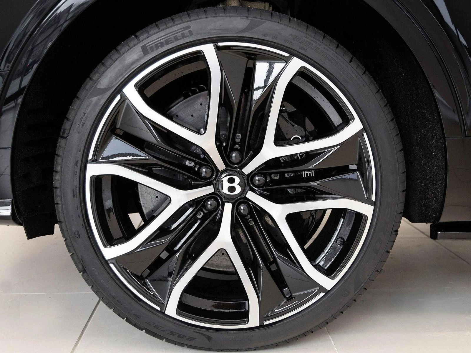 Bentley Bentayga SPEED/NEW MODEL/NAIM/PANO/CERAMIC/HEAD UP/360/ - изображение 4