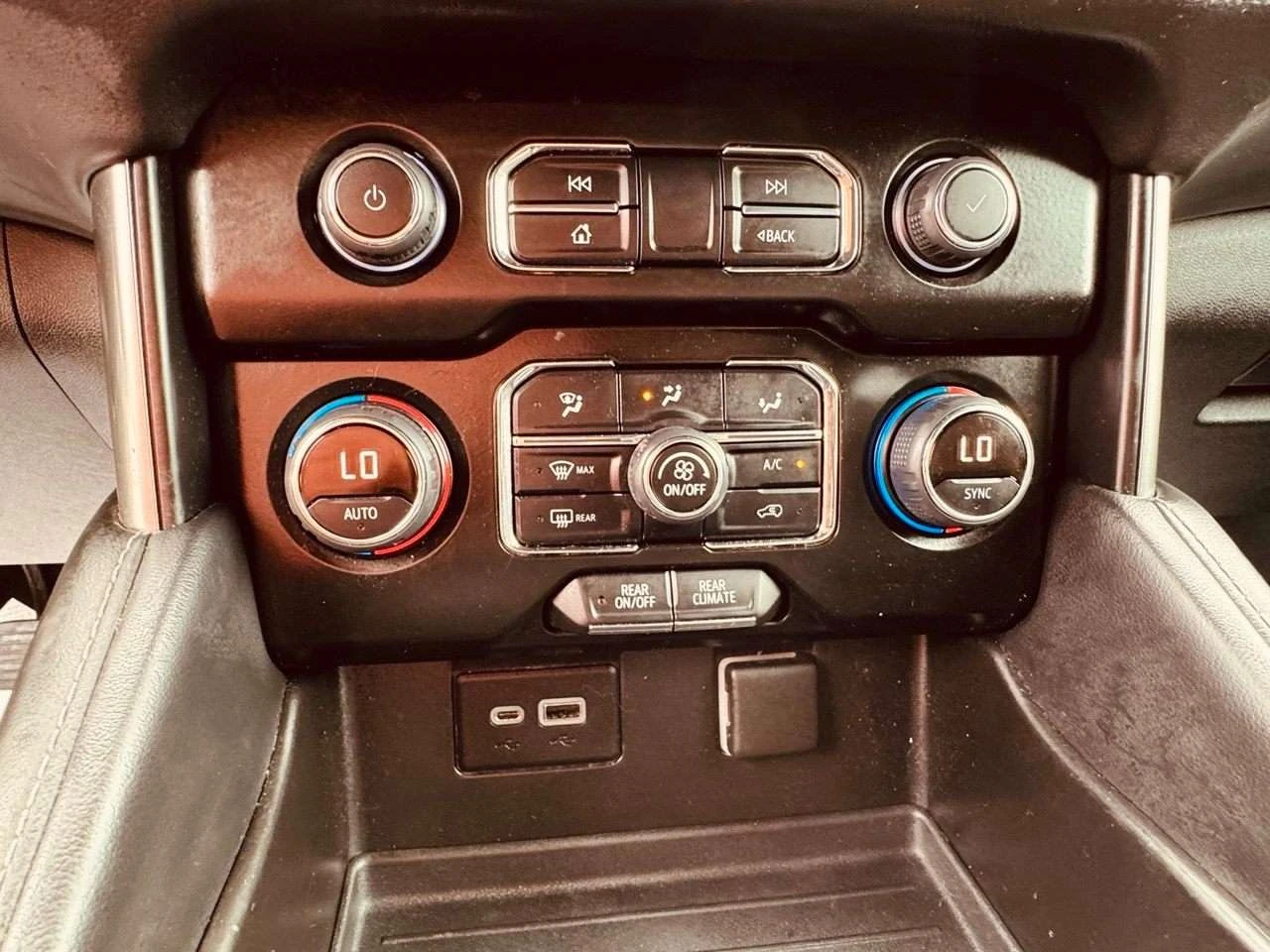 Chevrolet Suburban 4WD 4dr LS | Mobile.bg � ����������� 11