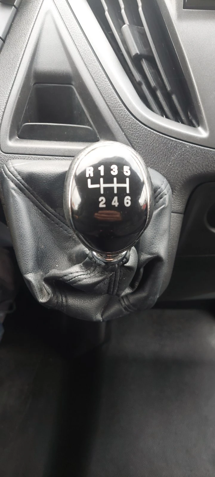 Ford Transit Custom 2.2 tdci клима, снимка 10 - Бусове и автобуси - 56584627