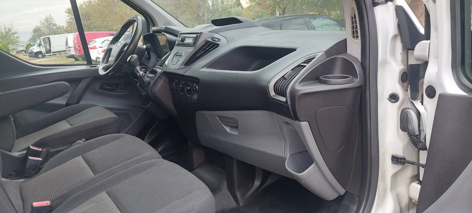 Ford Transit Custom 2.2 tdci клима, снимка 15 - Бусове и автобуси - 56584627