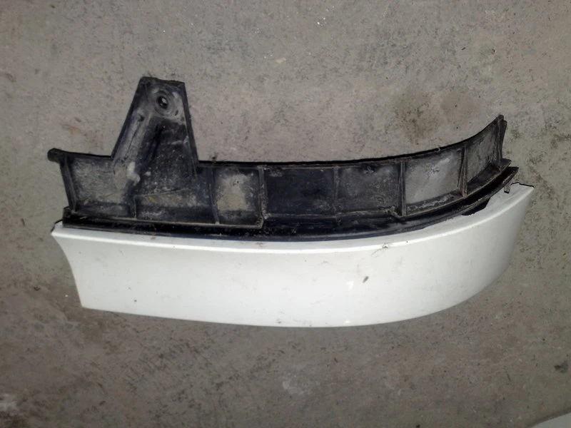 Лайсна под стоп за Ауди А3 (бяла лява)