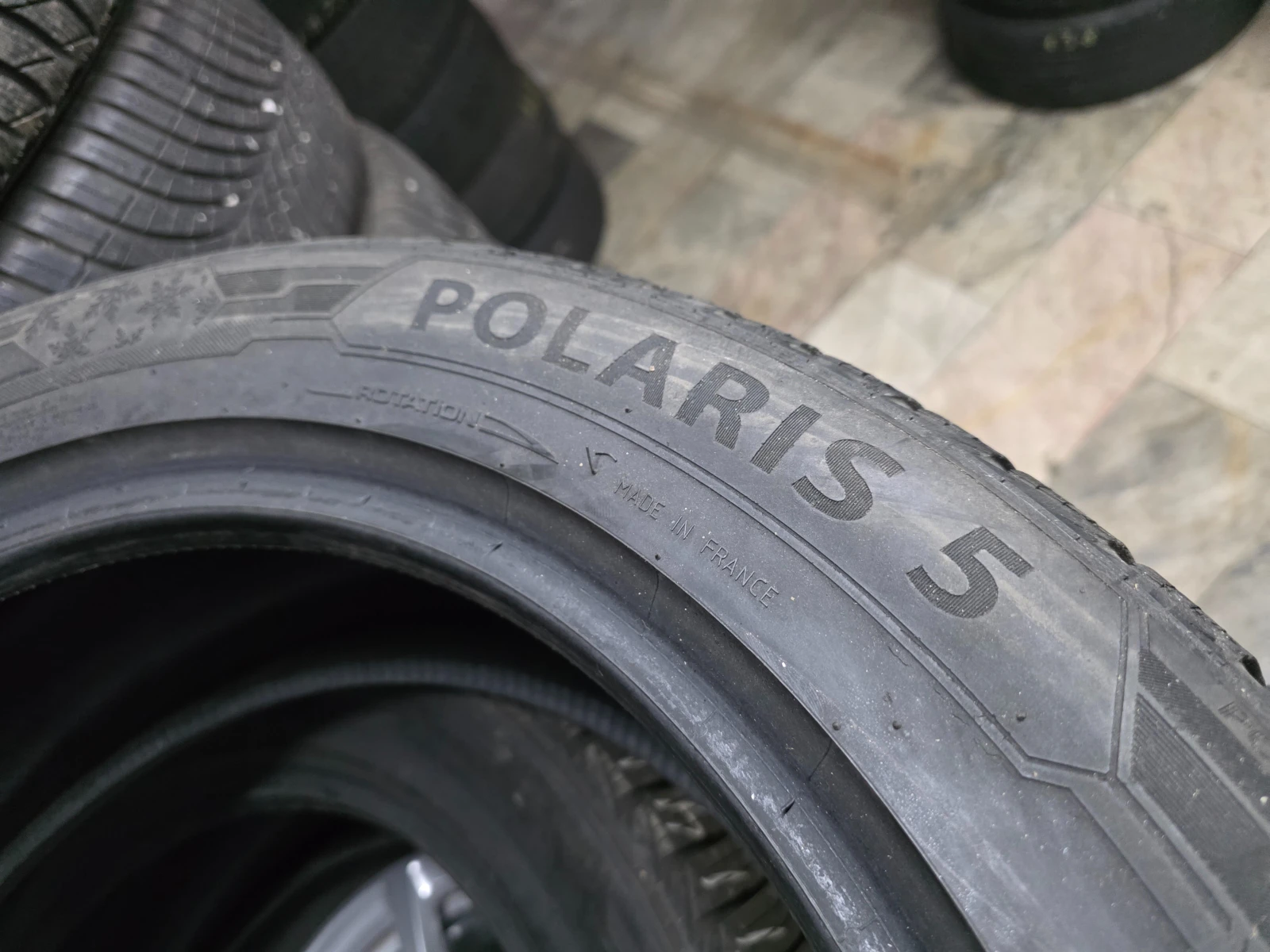 Гуми Зимни 235/50R19, снимка 3 - Гуми и джанти - 54633672