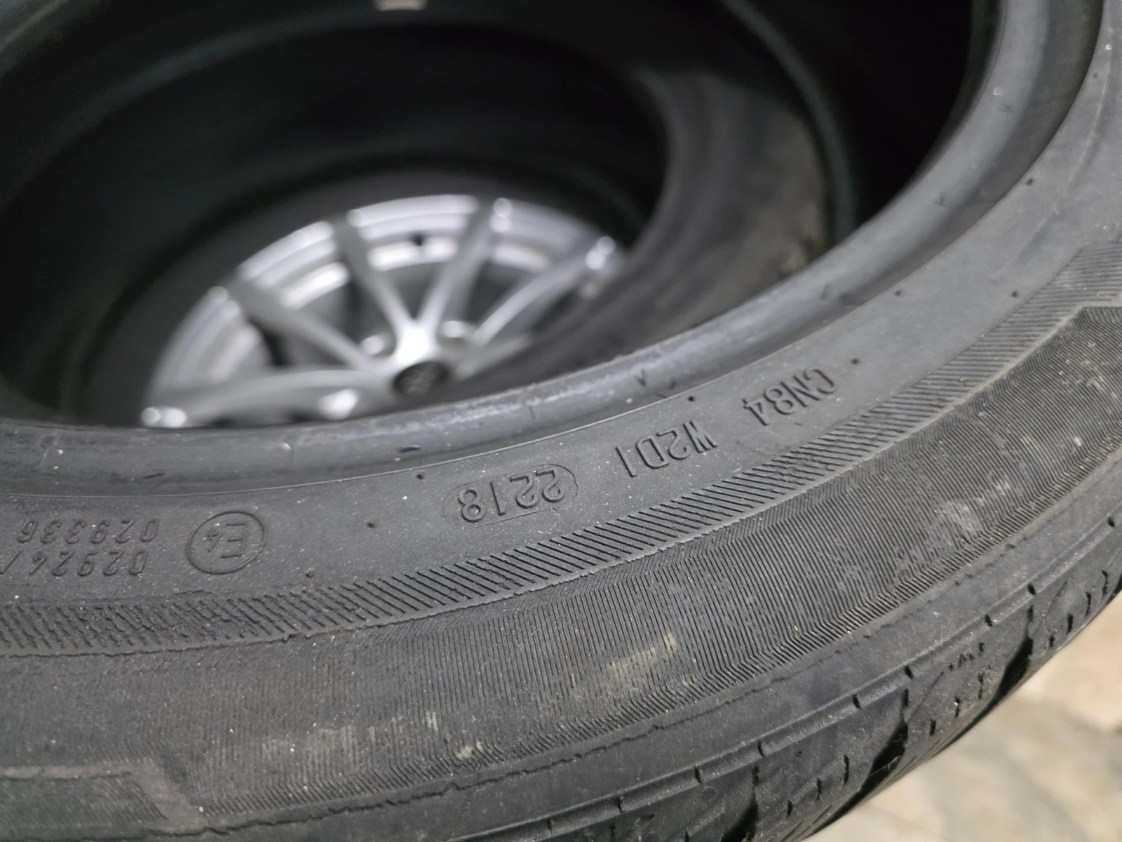 Гуми Зимни 235/50R19, снимка 4 - Гуми и джанти - 54633672