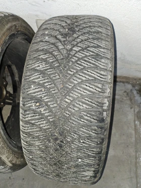 Гуми Всесезонни 255/45R19, снимка 3 - Гуми и джанти - 49564677