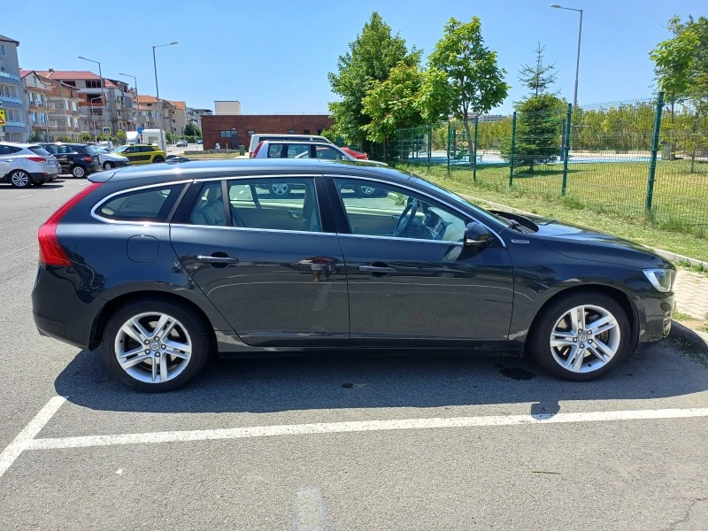 Volvo V60 D6 PHEV Summum, снимка 1 - Автомобили и джипове - 46989141