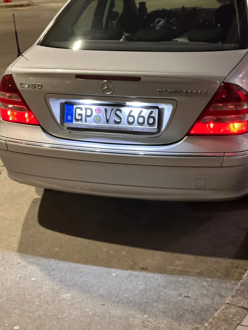 Mercedes-Benz C 180 Kompresor, снимка 5 - Автомобили и джипове - 48120403