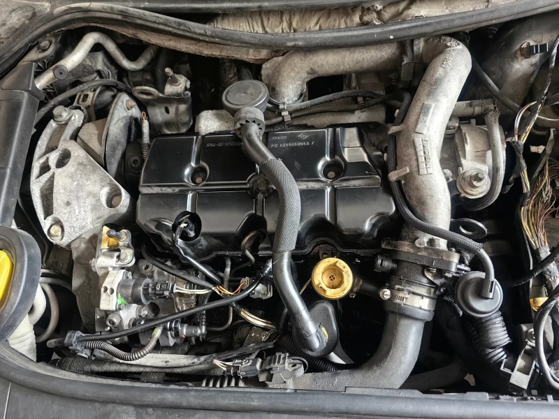 Renault Megane 1.9dci Karmann , снимка 7 - Автомобили и джипове - 52532038