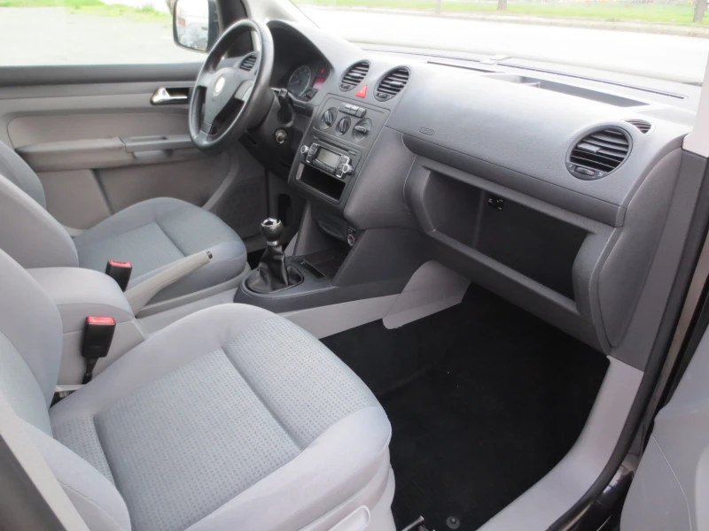 VW Caddy 2.0 i , снимка 12 - Автомобили и джипове - 52638973