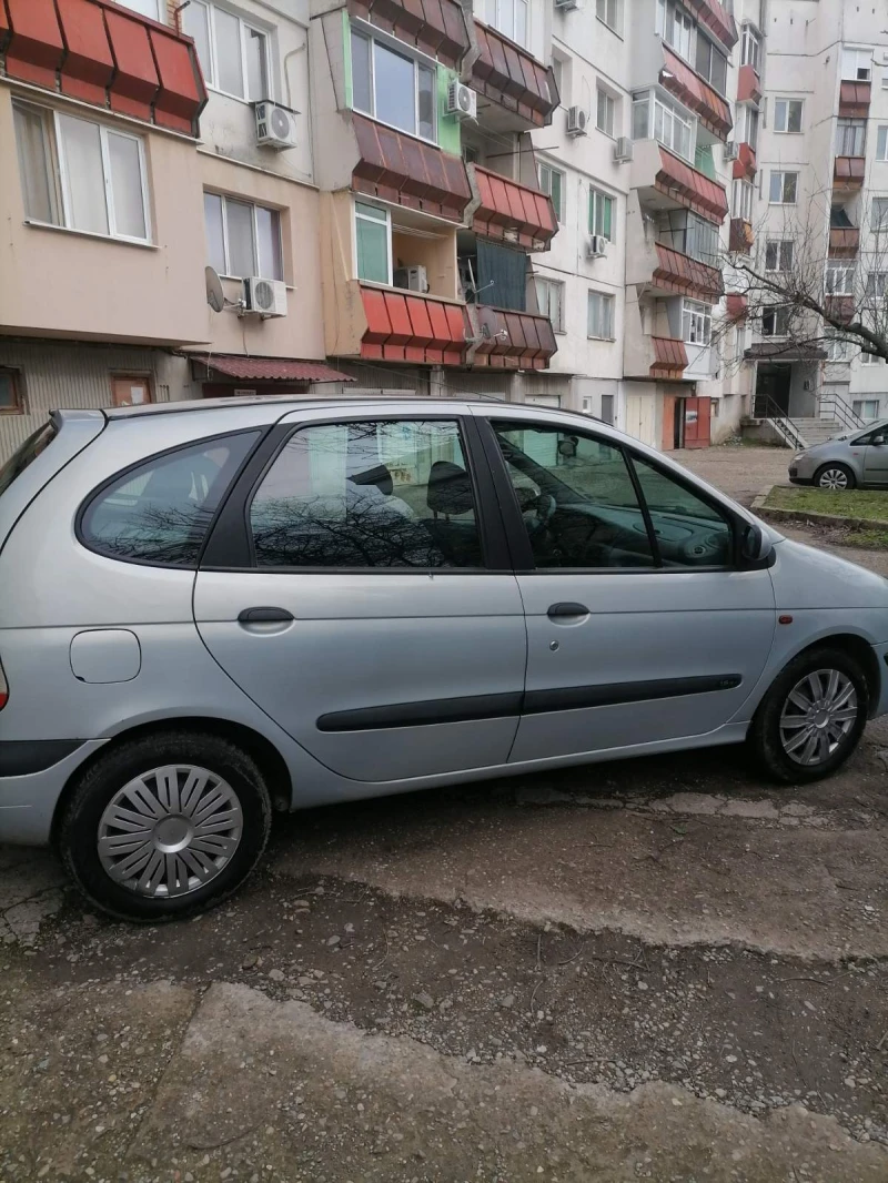 Renault Scenic, снимка 3 - Автомобили и джипове - 53478129
