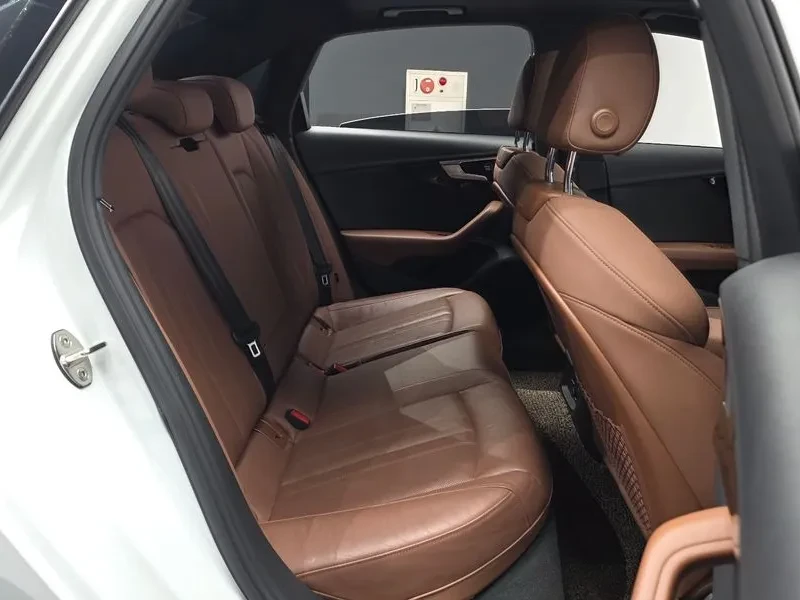 Audi A4 35 Tdi Premium, снимка 12 - Автомобили и джипове - 56515033
