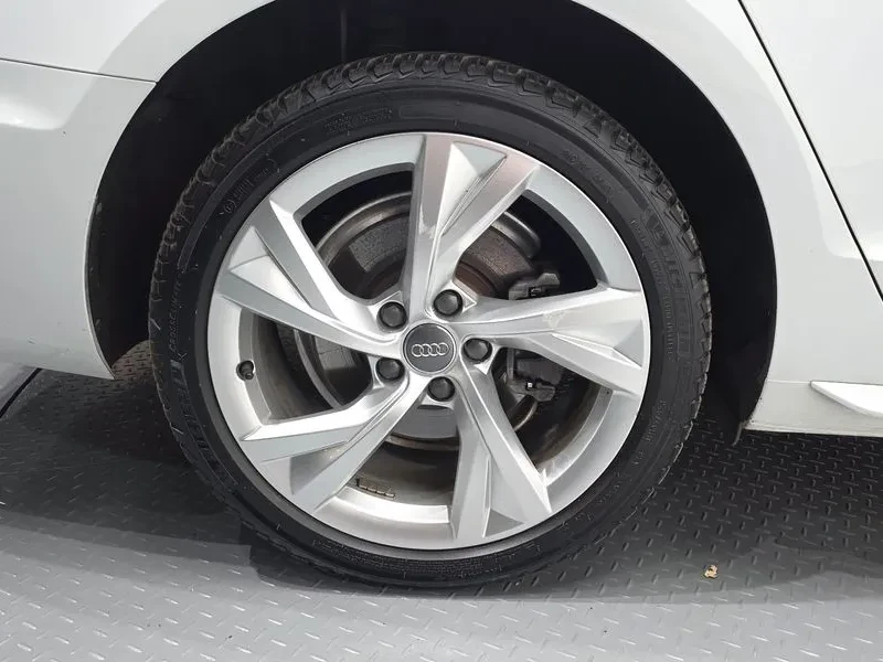 Audi A4 35 Tdi Premium, снимка 5 - Автомобили и джипове - 56515033