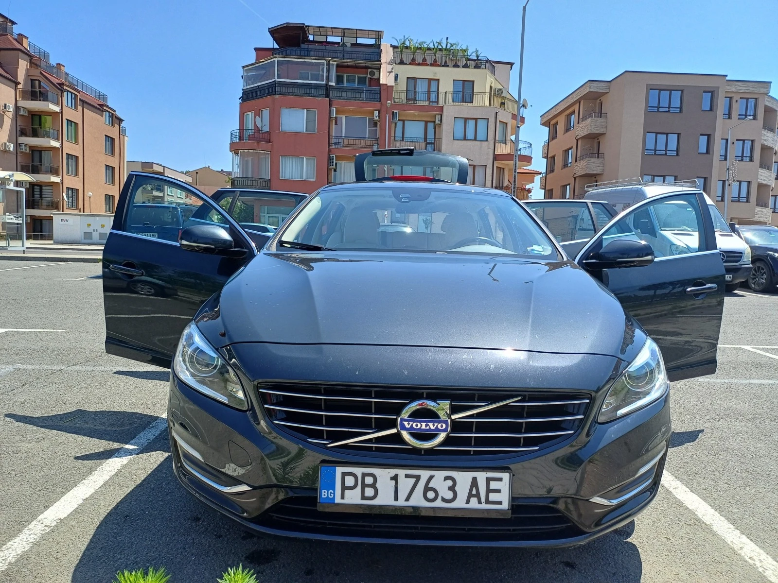 Volvo V60 D6 PHEV Summum - изображение 3