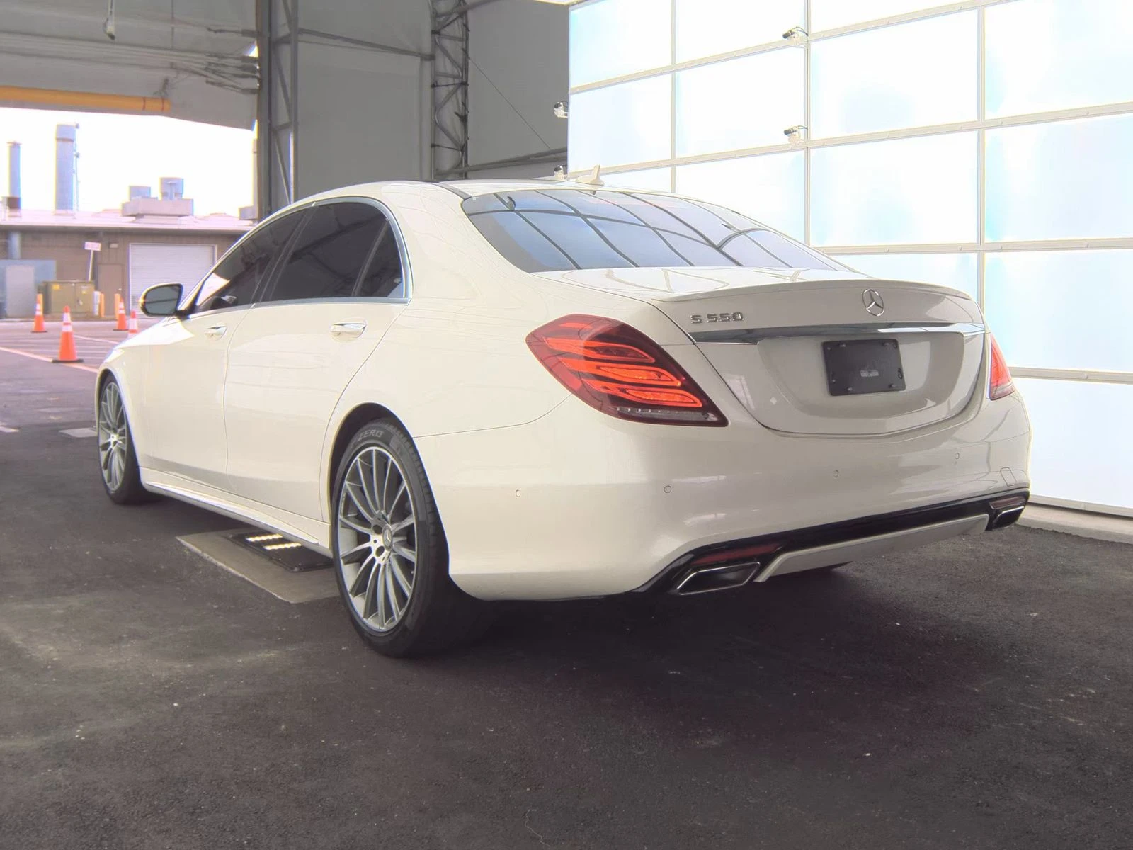 Mercedes-Benz S 550 AMG* DISTRO* BURMASTER* ОБДУХ* МАСАЖ* KEYLESS* 360 - изображение 6