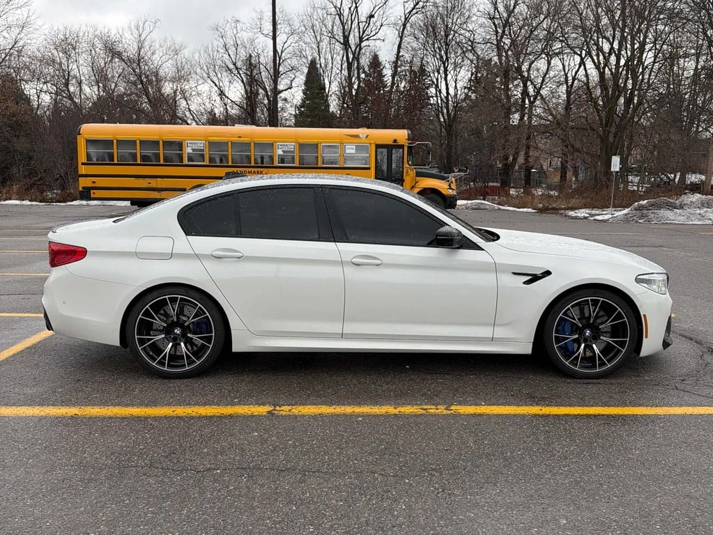 BMW M5 * Sedan * CARFAX * БЕЗ ПЪРВОНАЧАЛНА ВНОСКА - изображение 4