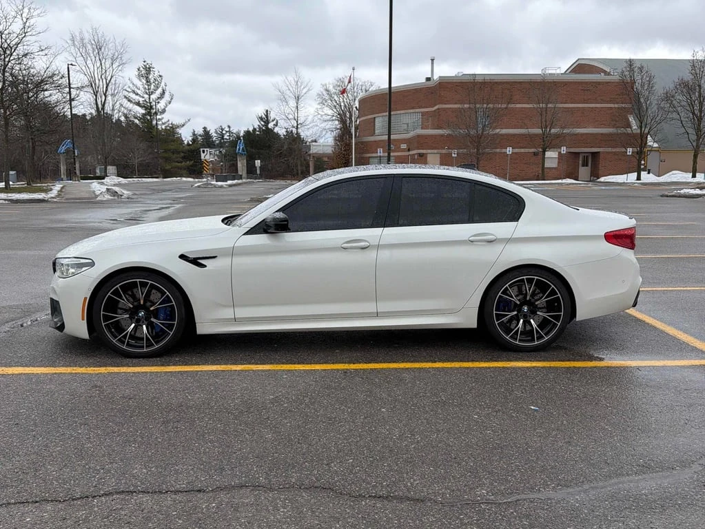 BMW M5 * Sedan * CARFAX * БЕЗ ПЪРВОНАЧАЛНА ВНОСКА - изображение 2