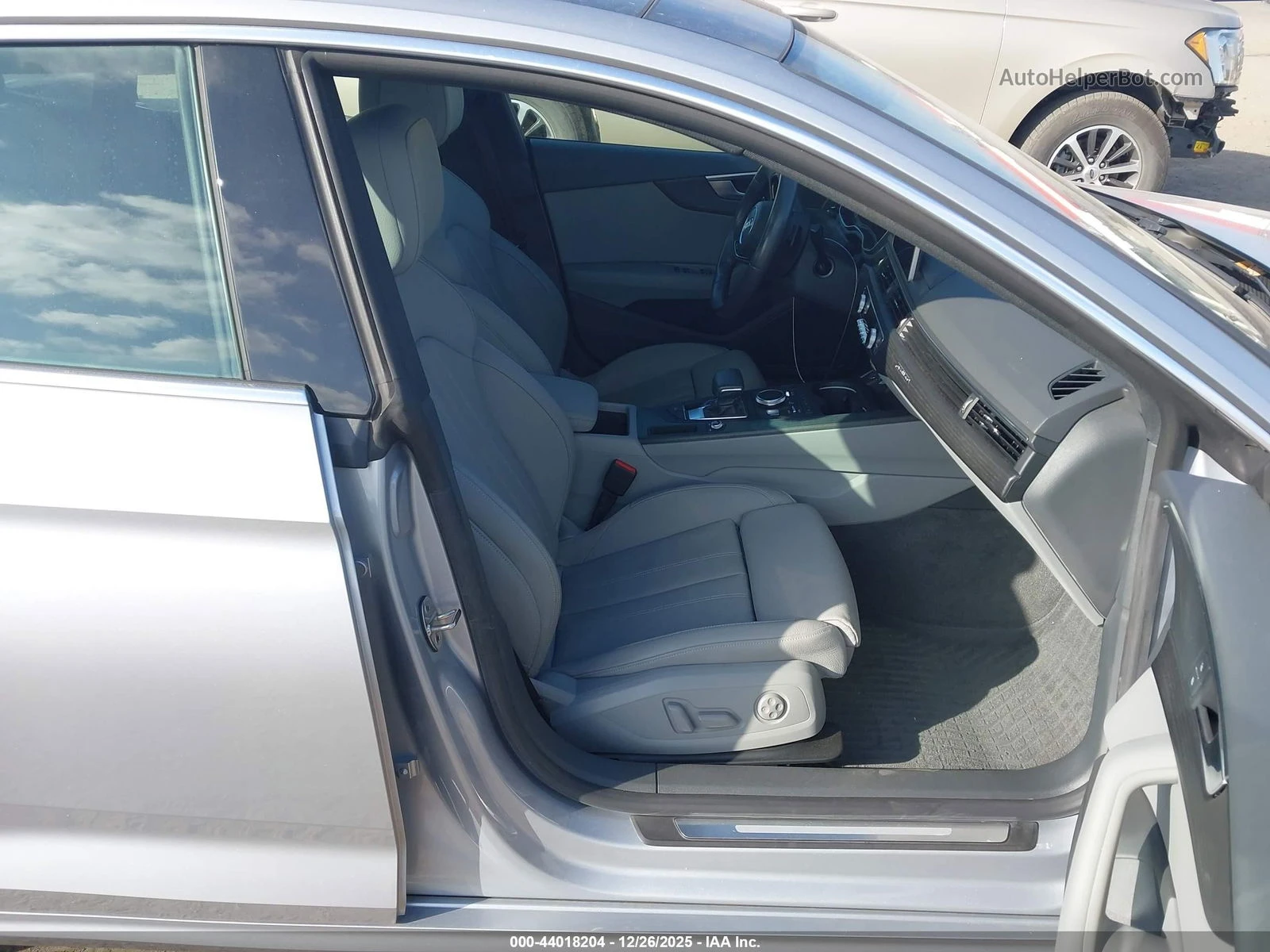 Audi A5 QUATTRO* S-Line* Premium* Обдухване* Цена до БГ  - изображение 8