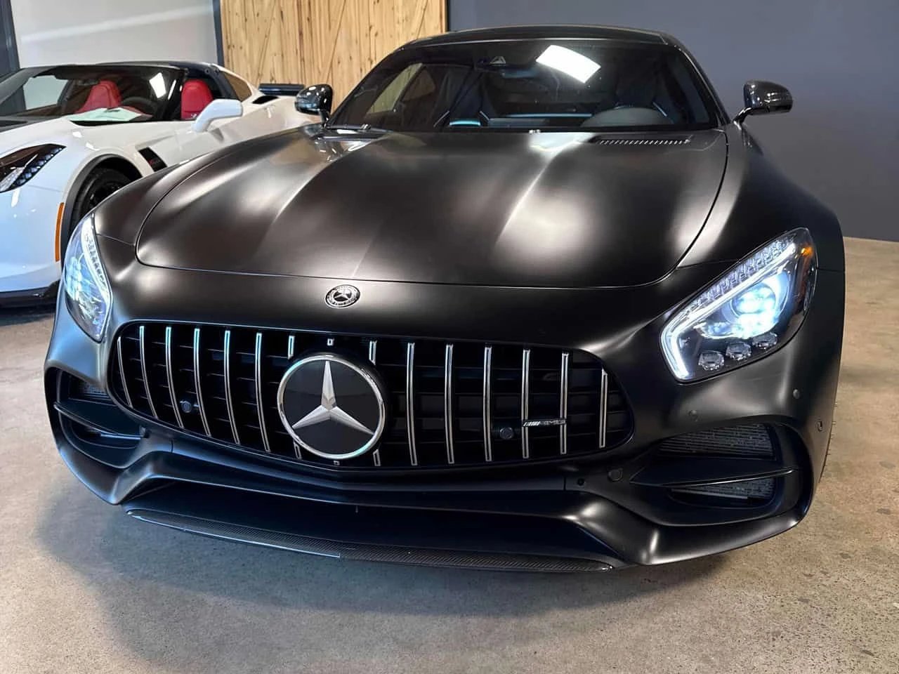 Mercedes-Benz AMG GT C V8 BITURBO| BURMESTER| HUD| 360| 2 КЛЮЧА, снимка 2 - Автомобили и джипове - 54641288