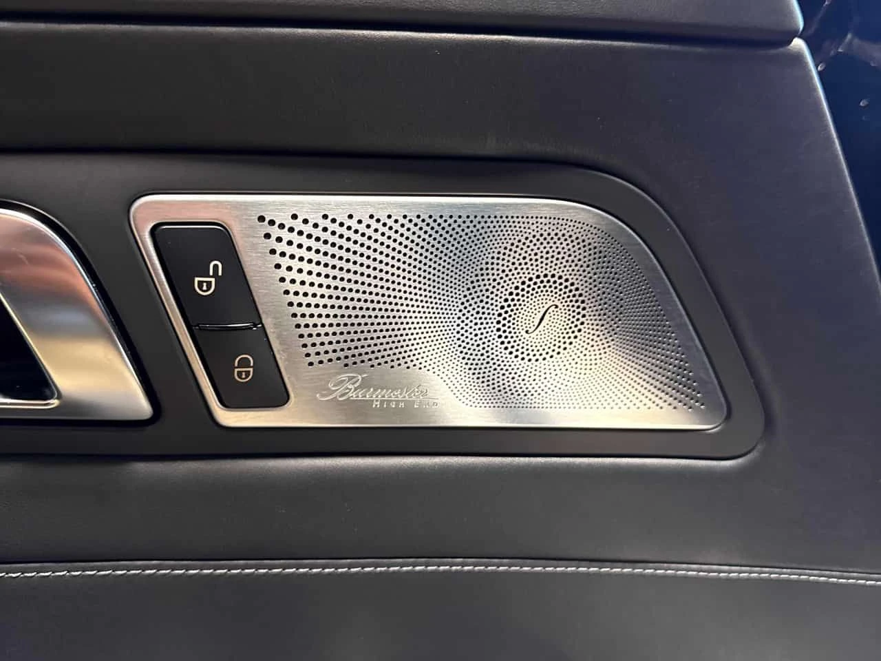 Mercedes-Benz AMG GT C V8 BITURBO| BURMESTER| HUD| 360| 2 КЛЮЧА, снимка 13 - Автомобили и джипове - 54641288