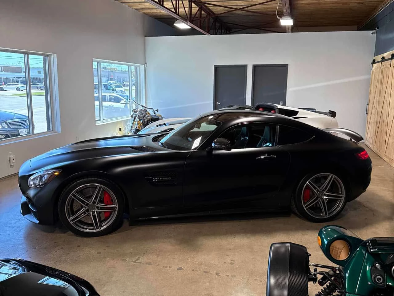 Mercedes-Benz AMG GT C V8 BITURBO| BURMESTER| HUD| 360| 2 КЛЮЧА, снимка 4 - Автомобили и джипове - 54641288