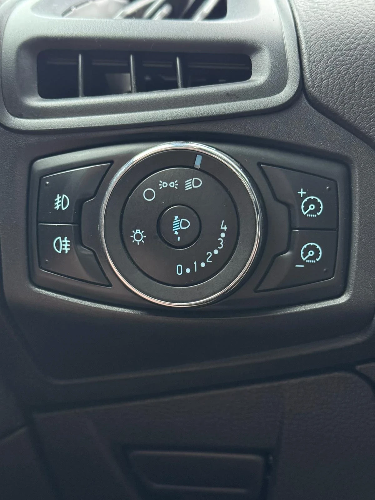 Ford Focus Ford Focus 1.6 TDCi, снимка 9 - Автомобили и джипове - 54895804