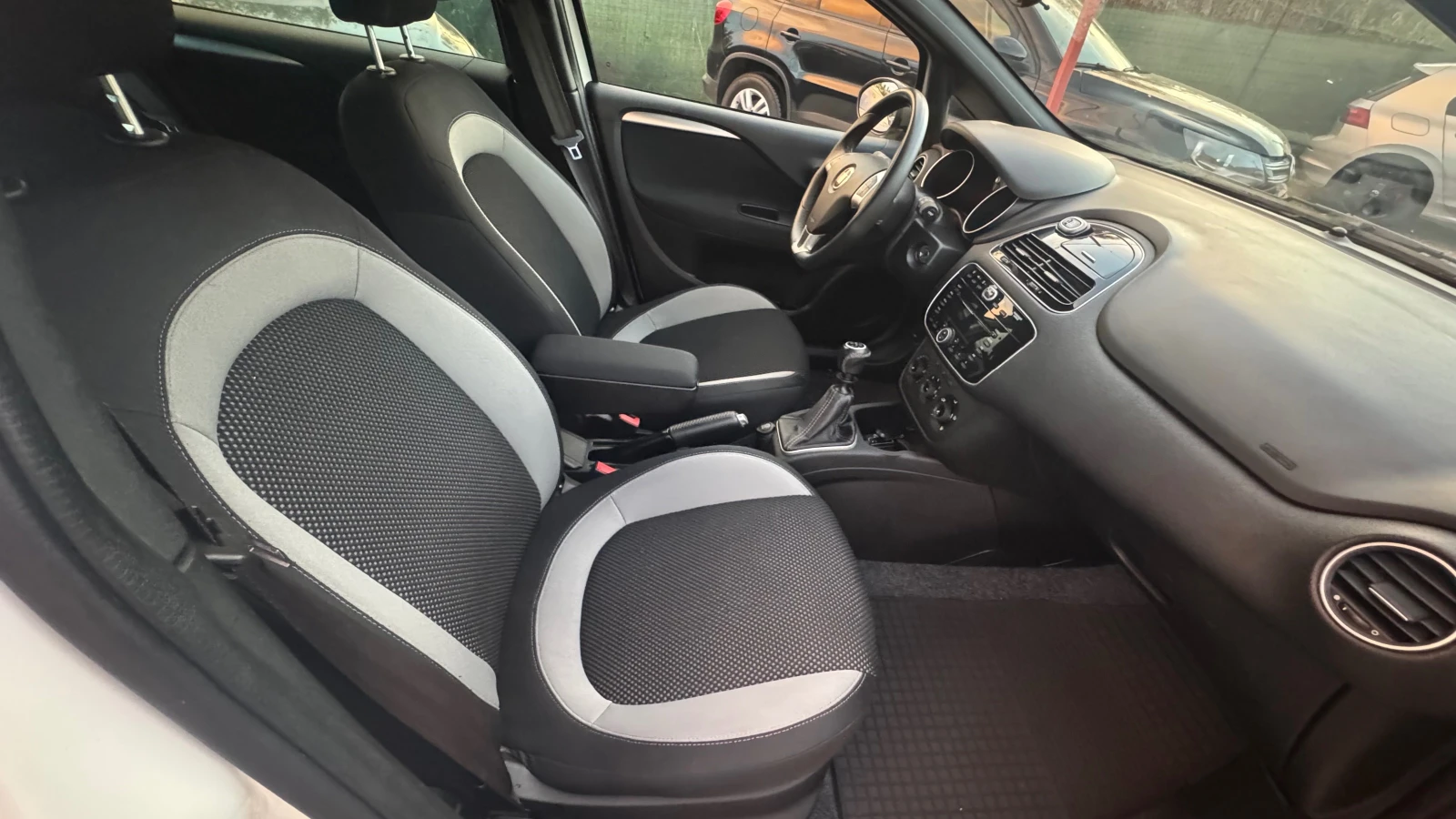 Fiat Punto 1.4 sport Grande punto , снимка 10 - Автомобили и джипове - 55099519