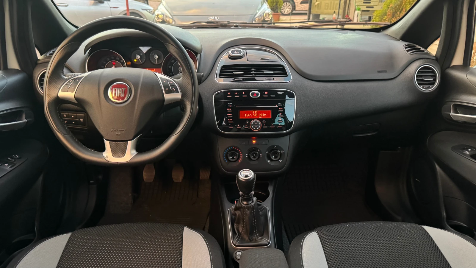 Fiat Punto 1.4 sport Grande punto , снимка 12 - Автомобили и джипове - 55099519