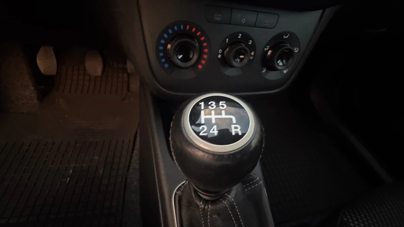Fiat Punto 1.4 sport Grande punto , снимка 14 - Автомобили и джипове - 55099519