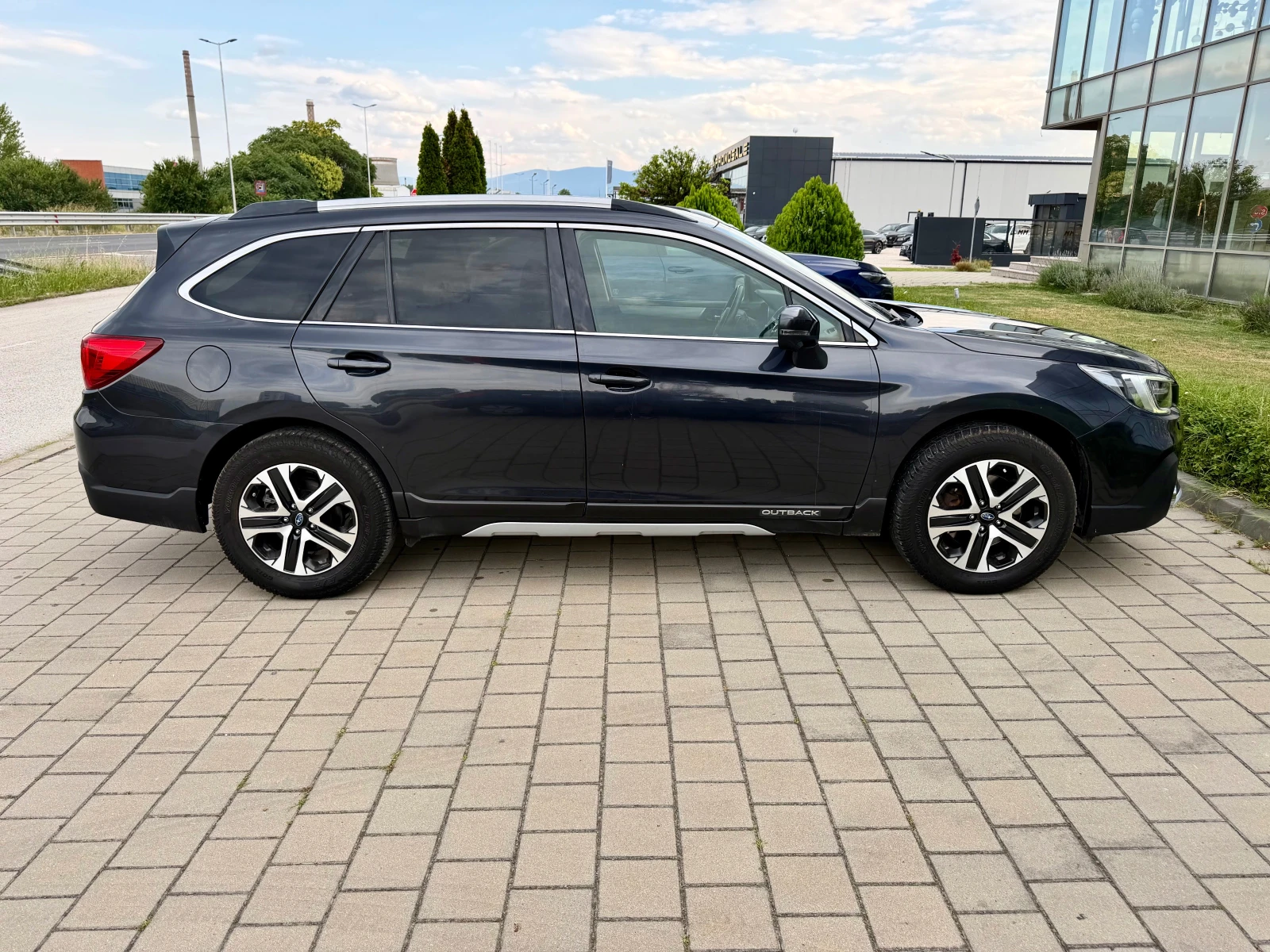 Subaru Outback 2.5-ГАЗ-4X4-КАМЕРИ-DISTRONIC-LANE-BLIND-ЕЛ.БАГАЖНИ, снимка 4 - Автомобили и джипове - 55321392