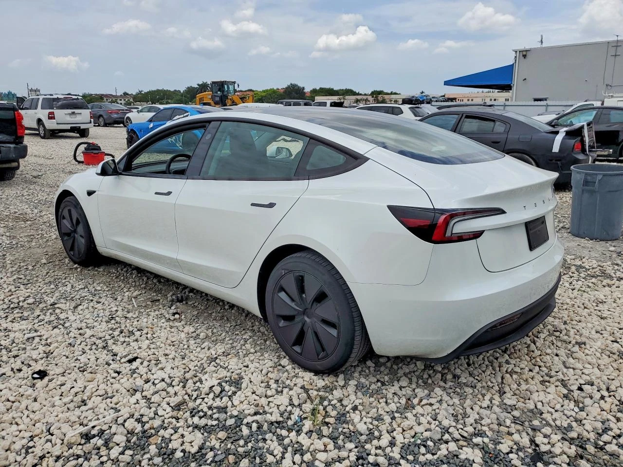 Tesla Model 3 RWD | CARFAX | ���������� �� ����������� | Mobile.bg � ����������� 2