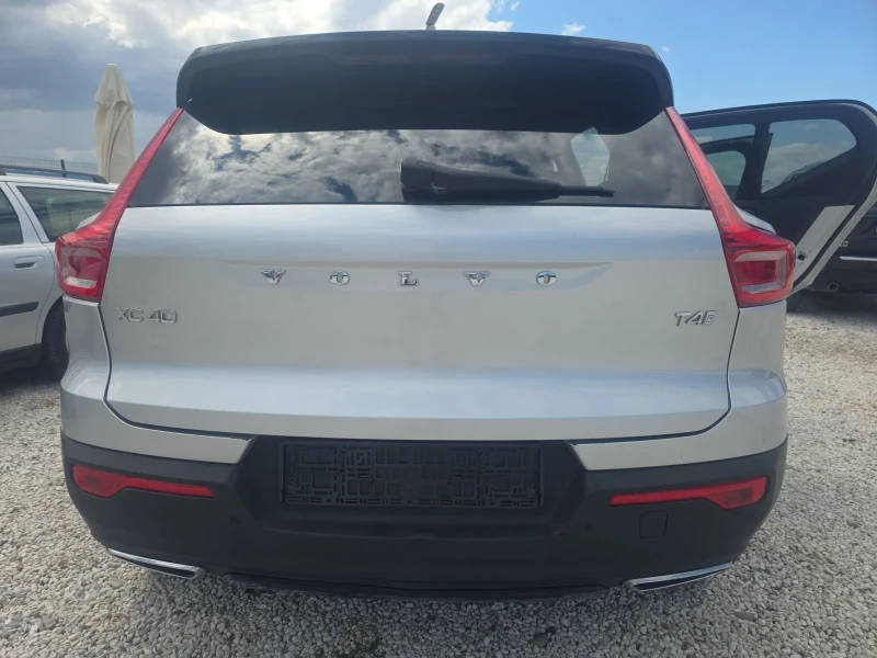 Volvo XC40 2.0Т 190кс R-Design, снимка 13 - Автомобили и джипове - 51552099