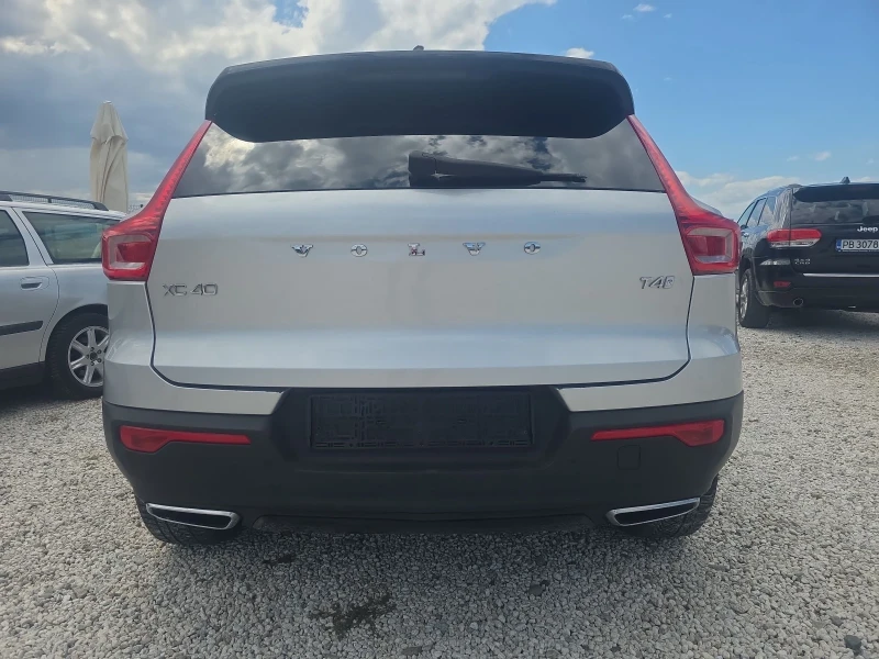 Volvo XC40 2.0Т 190кс R-Design, снимка 5 - Автомобили и джипове - 51552099