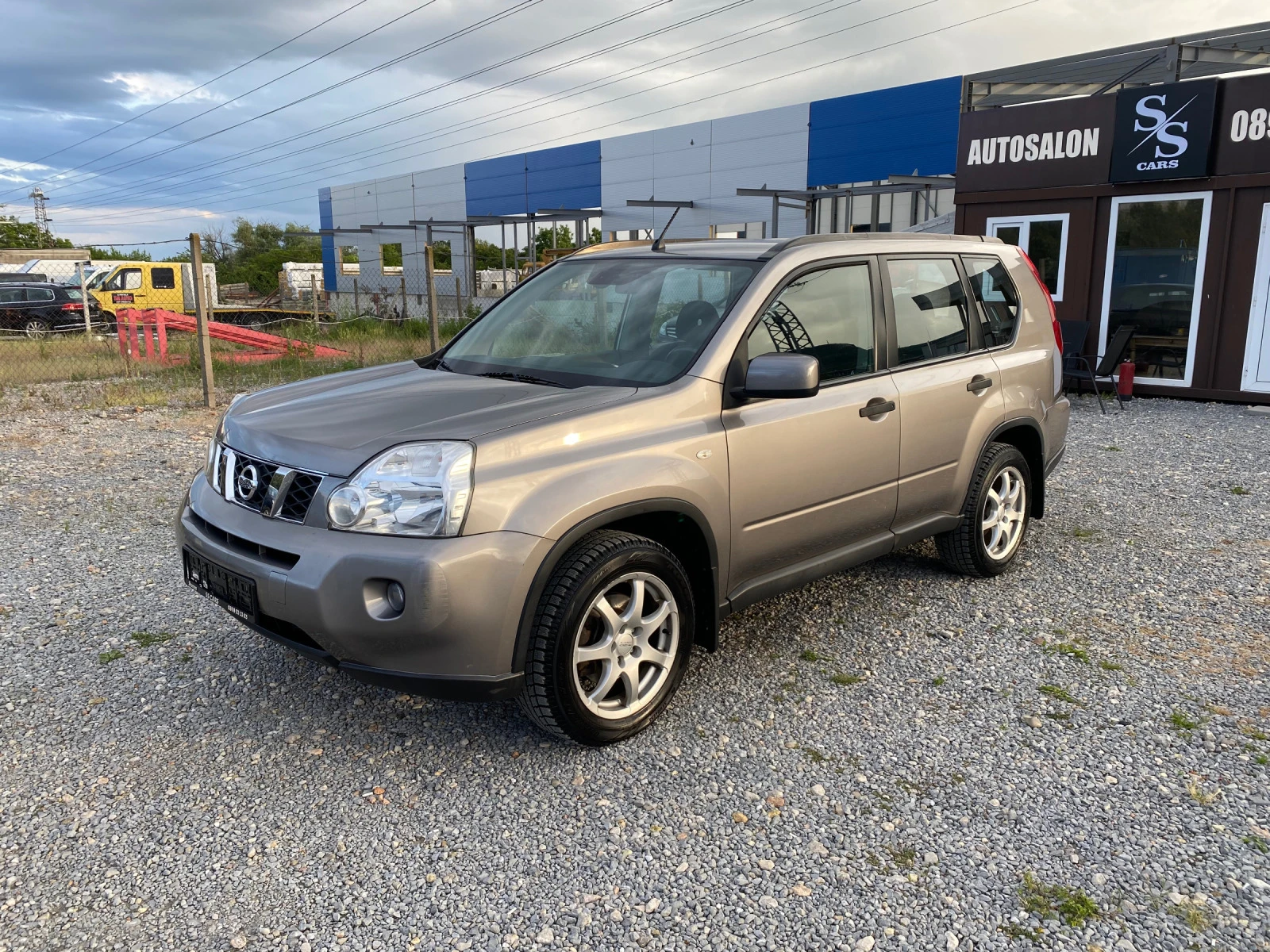 Nissan X-trail 2.5I Автоматик 4х4 - изображение 3