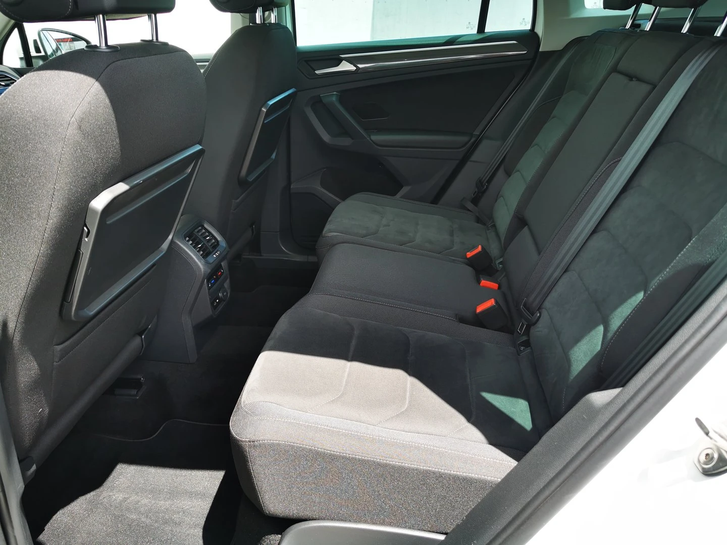 VW Tiguan 2.0 TDI SCR DSG 4MO Highline - изображение 7
